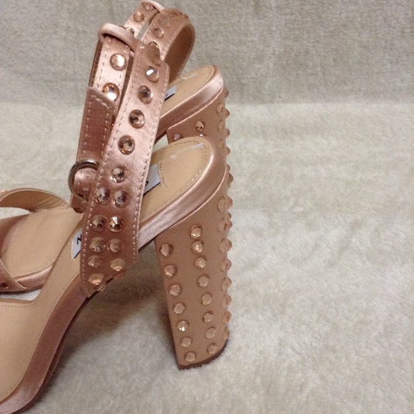 Steve Madden Blush Sandals Rose Gold Studs - Picture 4 of 8